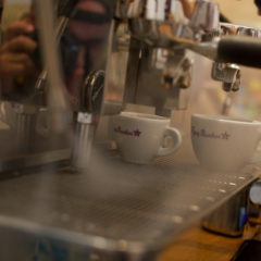 Espresso und Kaffee im Büro