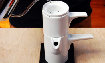 Making coffee with the Karlsbad coffee maker